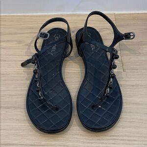 CHANEL Thong Sandal Black Patent T Strap Bead/Chain Detail/ Silver Heel Size 35C